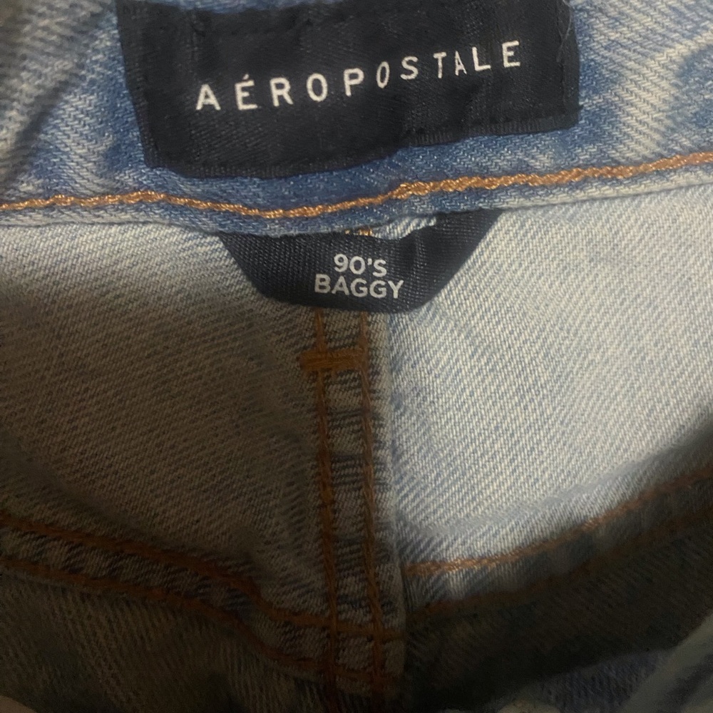 Aeropostale women’s Relaxed Light Blue Jeans - Picture 3 of 6
